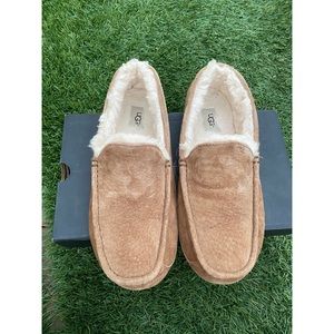 Men’s UGG moccasins size 11